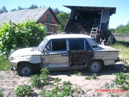 В Житомирській області п'яний чоловік угнав ВАЗ та потрапив в ДТП