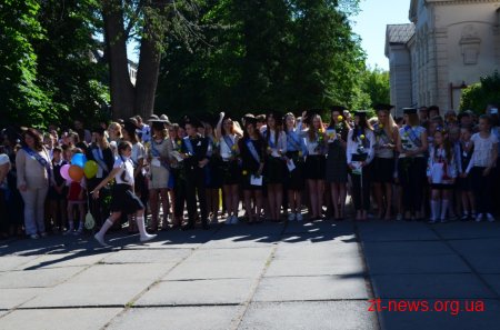 У школах міста відзначають закінчення навчального року