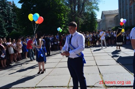У школах міста відзначають закінчення навчального року