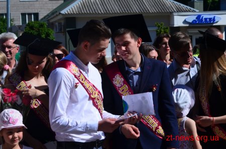 У школах міста відзначають закінчення навчального року