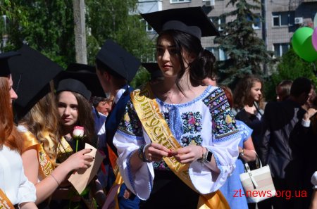 У школах міста відзначають закінчення навчального року