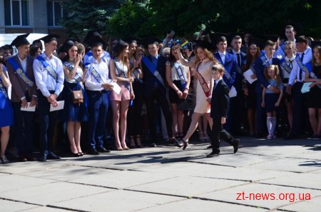 У школах міста відзначають закінчення навчального року