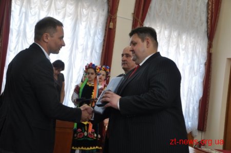 На початку сесії облради традиційно вручили нагороди та почесні звання жителям області