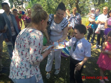 15 маленьких житомирян отримали абонементи на курси іпотерапії