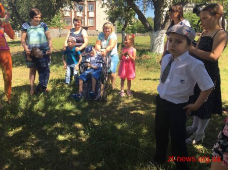 15 маленьких житомирян отримали абонементи на курси іпотерапії