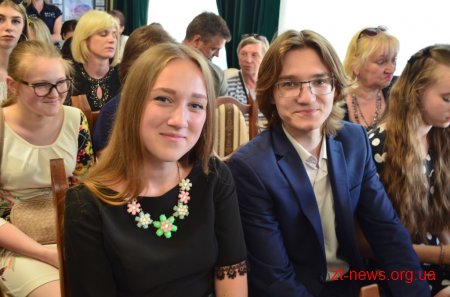 32 учні отримали свідоцтва про закінчення художньої школи