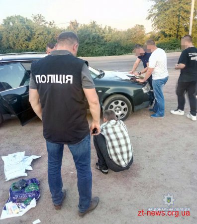 Депутат сільської ради Черняхівського району постачав сировину для виготовлення опію