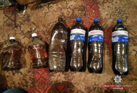 На Житомирщині поліцейські затримали організовану групу наркозбутчиків