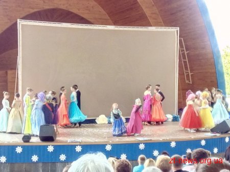 На сцені літнього театру "Ракушка" відбулася благодійна вистава "Крижане серце"