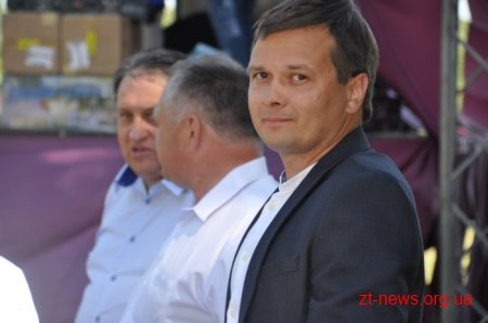 На базі гімназії у Високівській ОТГ відкрили новий футбольний майданчик