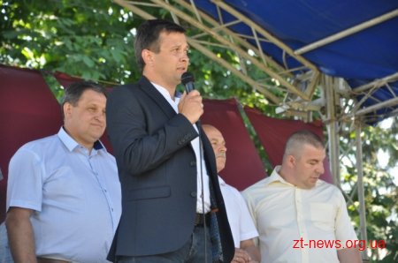 На базі гімназії у Високівській ОТГ відкрили новий футбольний майданчик