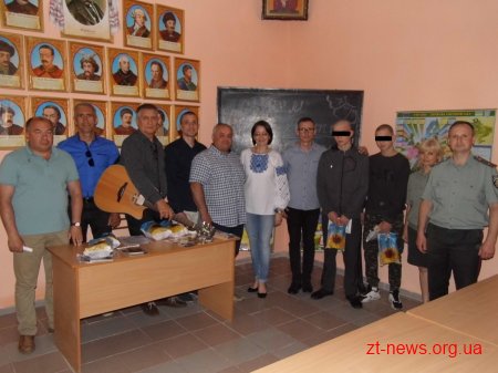 Працівники центру соціальних служб відвідали дітей, які перебувають у слідчому ізоляторі