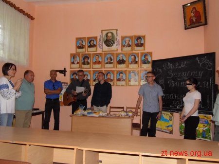 Працівники центру соціальних служб відвідали дітей, які перебувають у слідчому ізоляторі