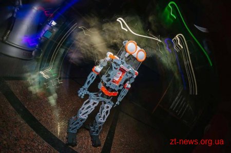 Музей космонавтики ім. С.П. Корольова отримав робота Meccanoid