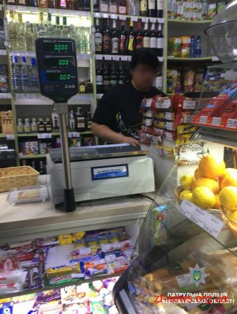 За продаж алкогольного напою неповнолітньому, продавчині загрожує штраф