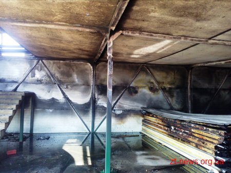 Поблизу Житомира горіла недобудова загальною площею 150 кв. м