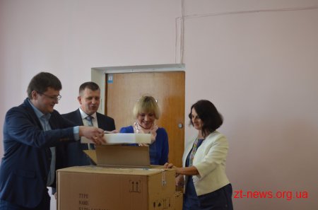 Шість портативних кардіографів отримала педіатрична служба міста