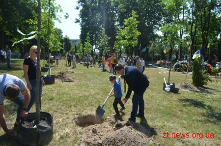 На Смолянському військовому кладовищі висадили Алею Слави Героїв