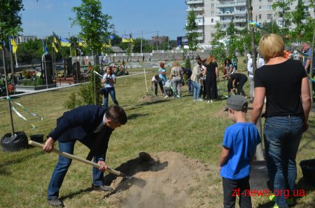 На Смолянському військовому кладовищі висадили Алею Слави Героїв