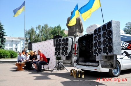 Найгучніша автівка України приїхала у Житомир, аби наочно проанонсувати заплановане у місті автошоу