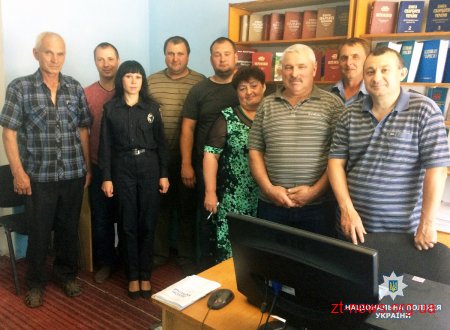 На Чуднівщині підтримувати правопорядок поліцейським допомагають добровільні помічники