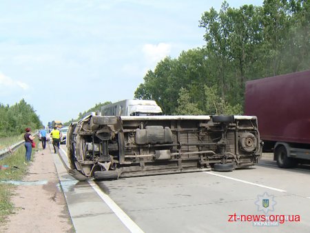 У Житомирському районі перекинувся мікроавтобус