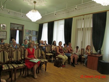 Добровольці та волонтери презентували власну книгу про війну