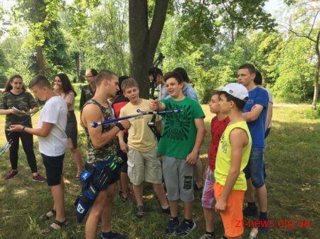 У Житомирі ліцеїстів навчають стрільбі з лука