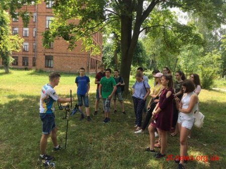 У Житомирі ліцеїстів навчають стрільбі з лука
