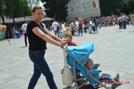 На Михайлівській відбувся фестиваль для всієї родини «Я тато»