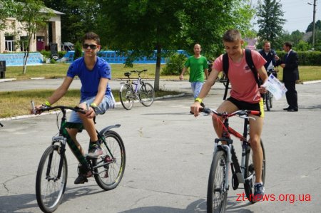 Понад 300 учасників взяли участь у велотурі «Зелене світло для велоруху в громадах»