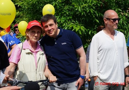 Понад 300 учасників взяли участь у велотурі «Зелене світло для велоруху в громадах»