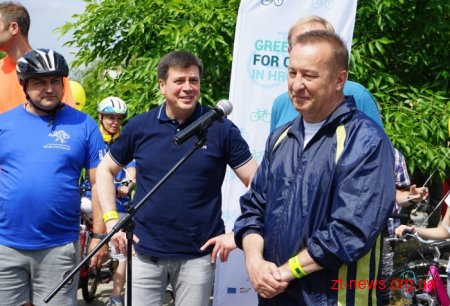 Понад 300 учасників взяли участь у велотурі «Зелене світло для велоруху в громадах»