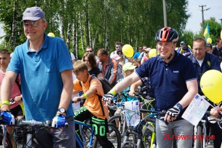 Понад 300 учасників взяли участь у велотурі «Зелене світло для велоруху в громадах»