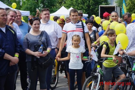 Понад 300 учасників взяли участь у велотурі «Зелене світло для велоруху в громадах»