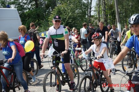 Понад 300 учасників взяли участь у велотурі «Зелене світло для велоруху в громадах»