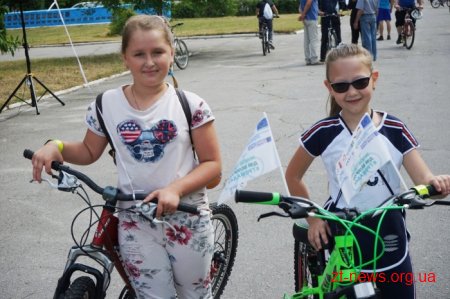 Понад 300 учасників взяли участь у велотурі «Зелене світло для велоруху в громадах»