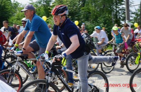 Понад 300 учасників взяли участь у велотурі «Зелене світло для велоруху в громадах»