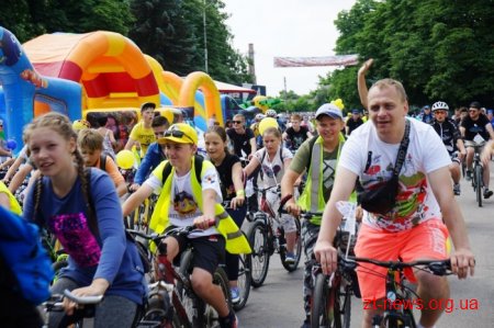 Понад 300 учасників взяли участь у велотурі «Зелене світло для велоруху в громадах»