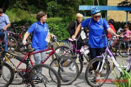 Понад 300 учасників взяли участь у велотурі «Зелене світло для велоруху в громадах»