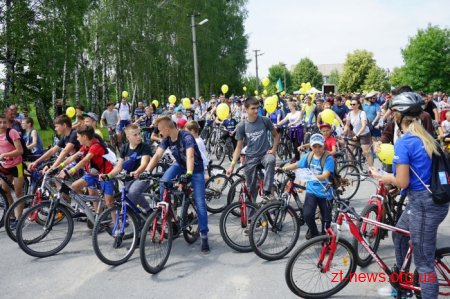 Понад 300 учасників взяли участь у велотурі «Зелене світло для велоруху в громадах»