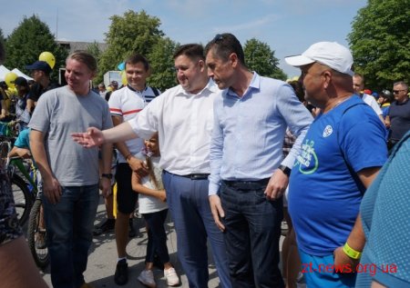 Понад 300 учасників взяли участь у велотурі «Зелене світло для велоруху в громадах»