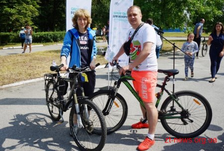 Понад 300 учасників взяли участь у велотурі «Зелене світло для велоруху в громадах»