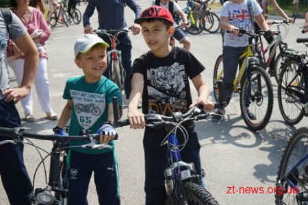 Понад 300 учасників взяли участь у велотурі «Зелене світло для велоруху в громадах»