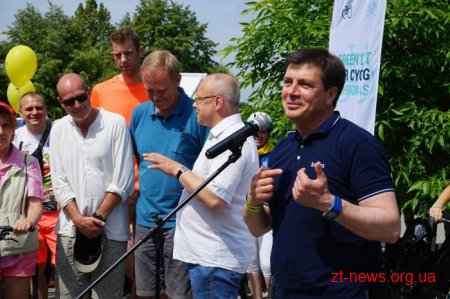 Понад 300 учасників взяли участь у велотурі «Зелене світло для велоруху в громадах»
