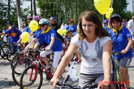 Понад 300 учасників взяли участь у велотурі «Зелене світло для велоруху в громадах»