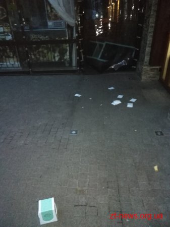 У Житомирі поліцейські охорони затримали двох чоловіків у закритому кафе