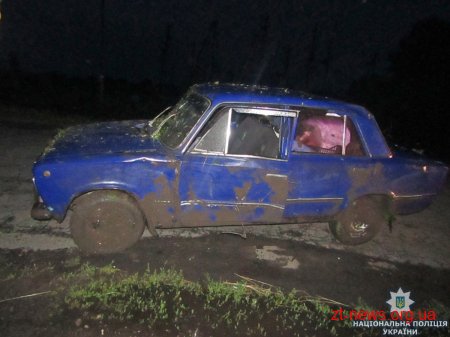На Житомирщині викрадений ВАЗ власник знайшов в кюветі на околиці села
