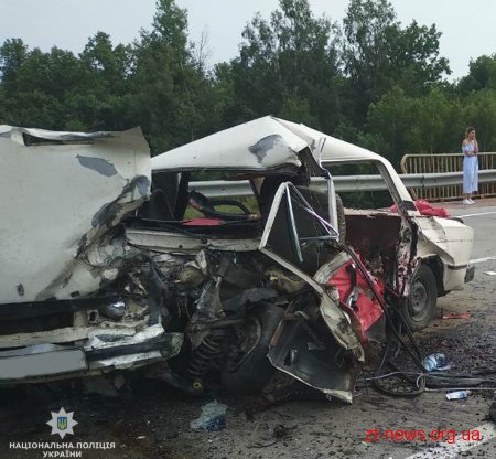 На трасі Київ-Ковель у Лугинському районі сталося лобове зіткнення ВАЗу та Фольксвагена