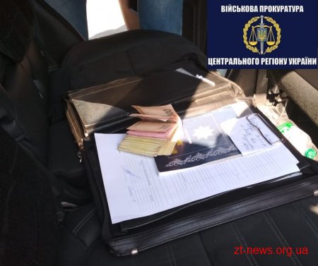 На Житомирщині під час отримання хабара затримала капітана поліції